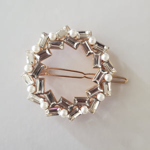 Stylist gold and pearl hair clip