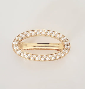 Oval-shaped pearl and gold hair clip